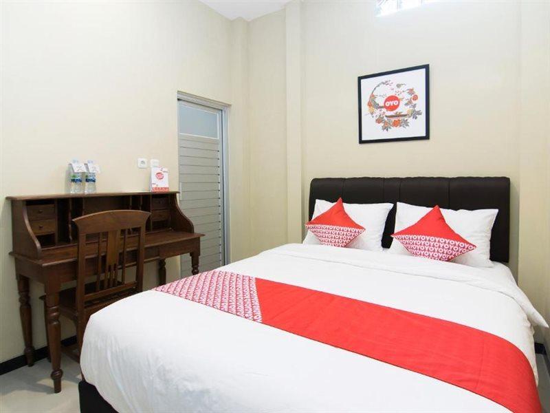 Super Oyo 890 Dewi Fortuna Guest House Maguwo Bagian luar foto