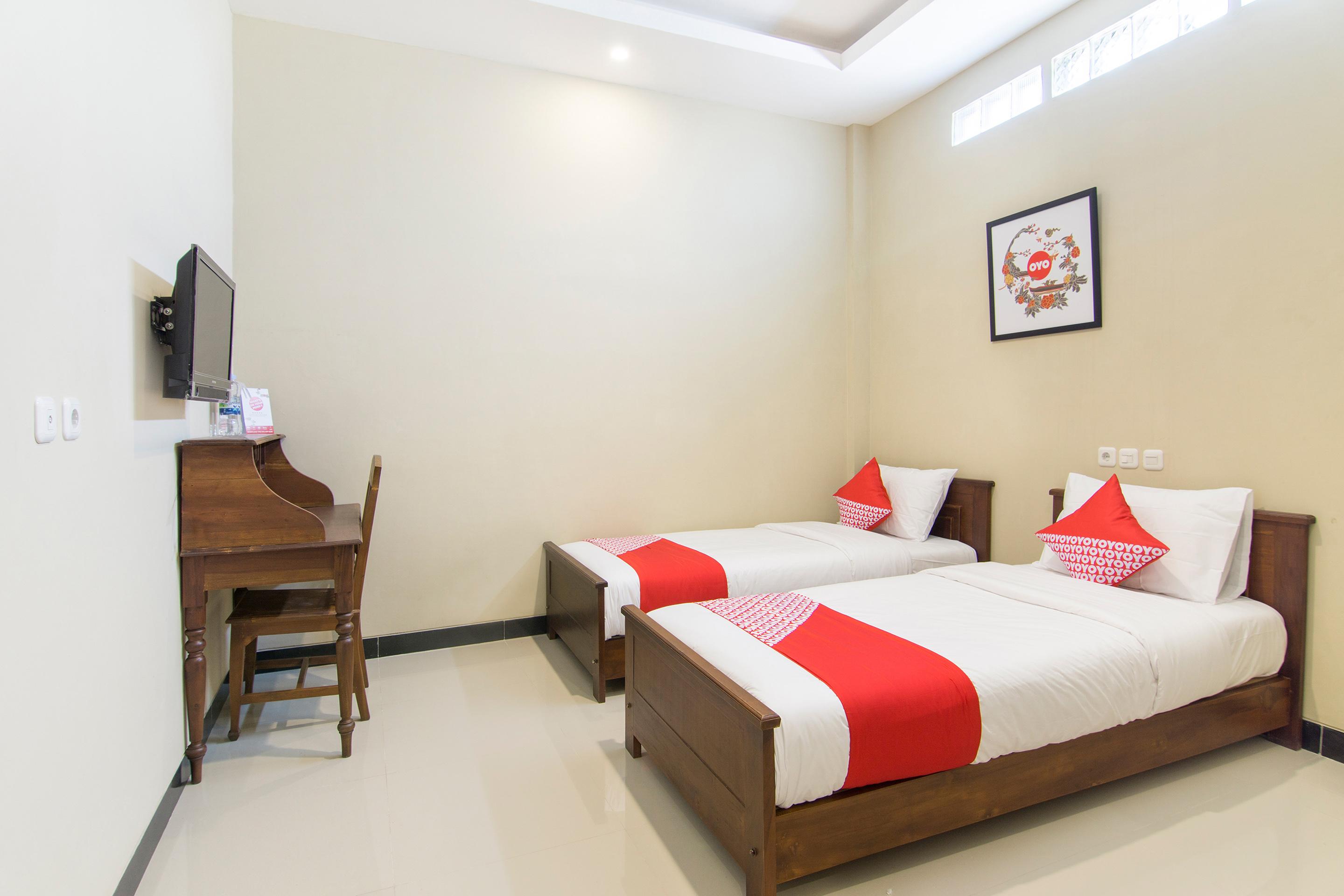 Super Oyo 890 Dewi Fortuna Guest House Maguwo Bagian luar foto