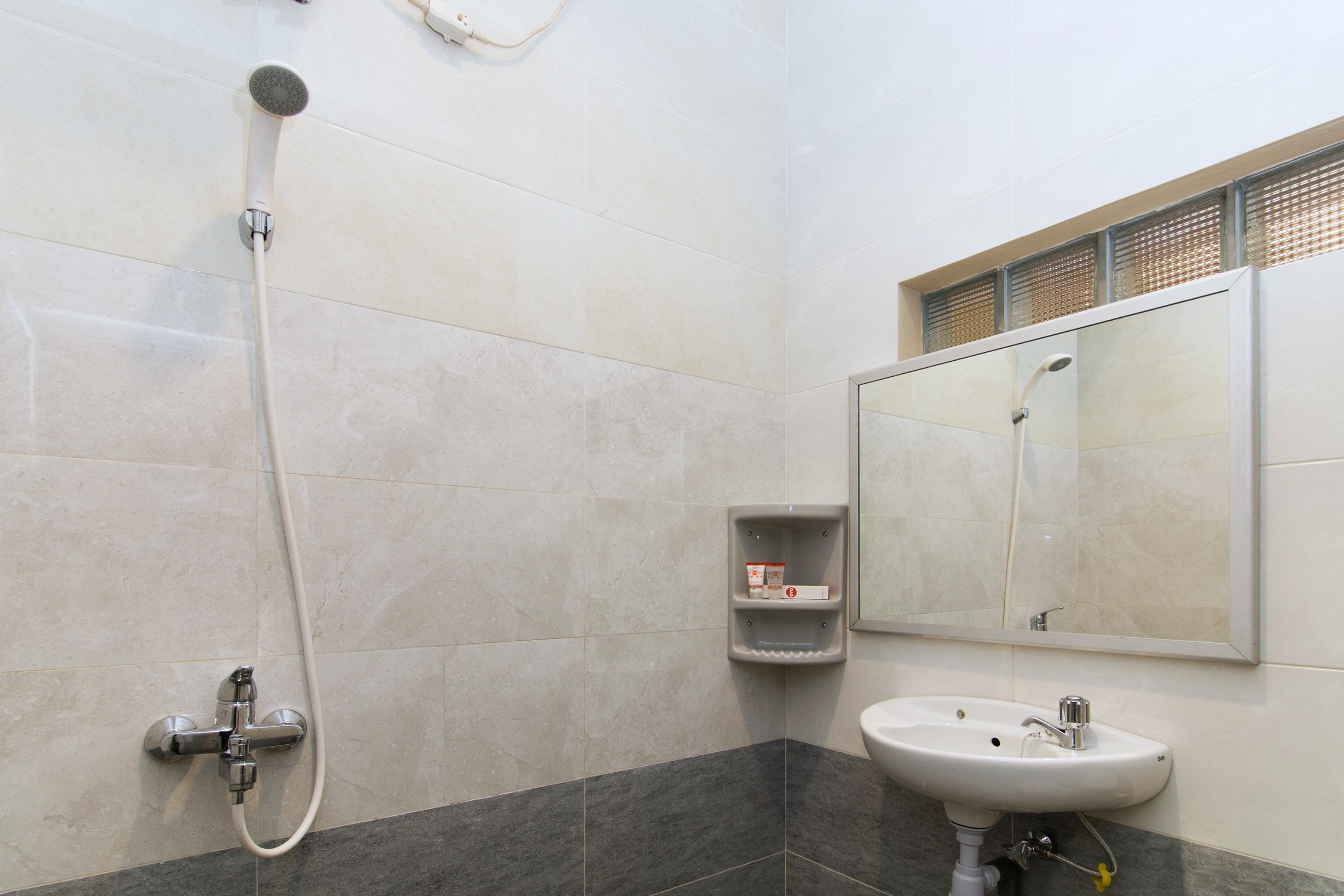 Super Oyo 890 Dewi Fortuna Guest House Maguwo Bagian luar foto
