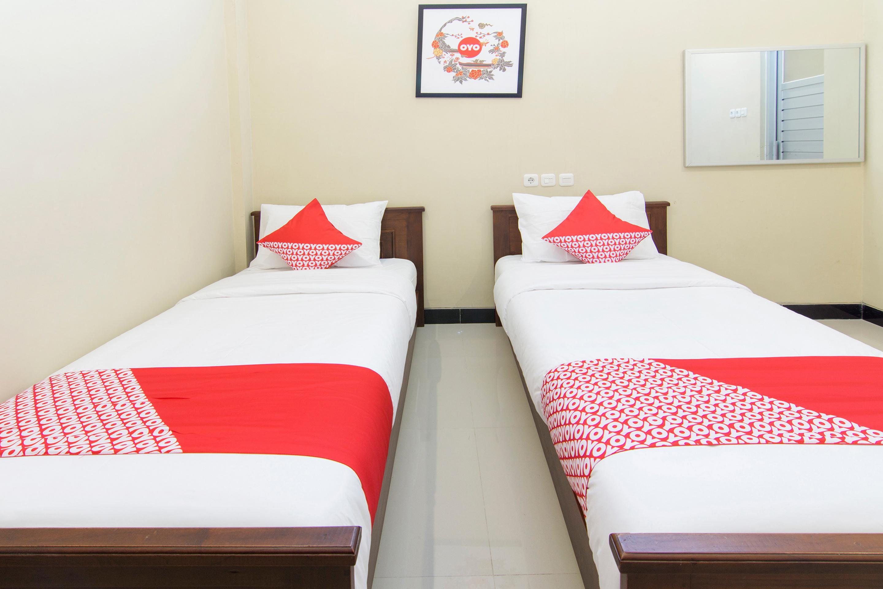 Super Oyo 890 Dewi Fortuna Guest House Maguwo Bagian luar foto