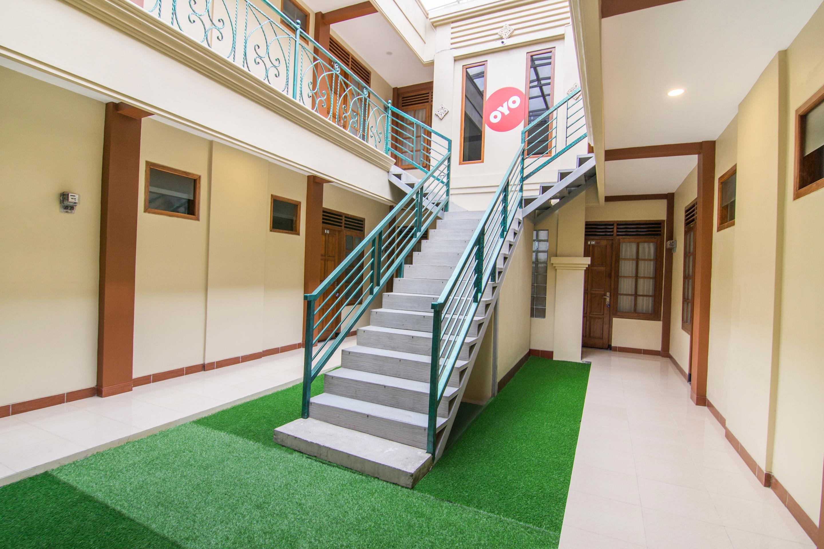Super Oyo 890 Dewi Fortuna Guest House Maguwo Bagian luar foto