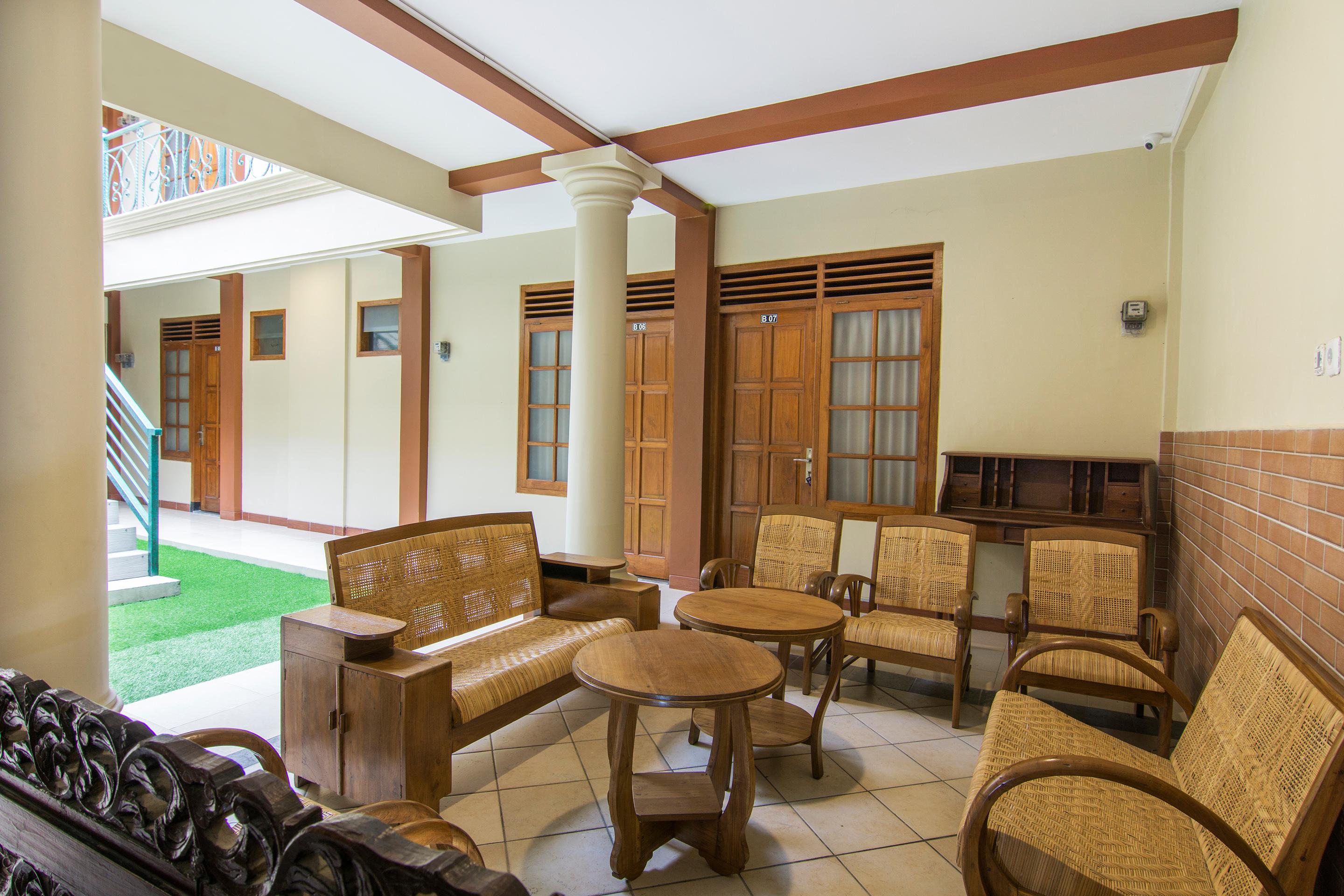 Super Oyo 890 Dewi Fortuna Guest House Maguwo Bagian luar foto