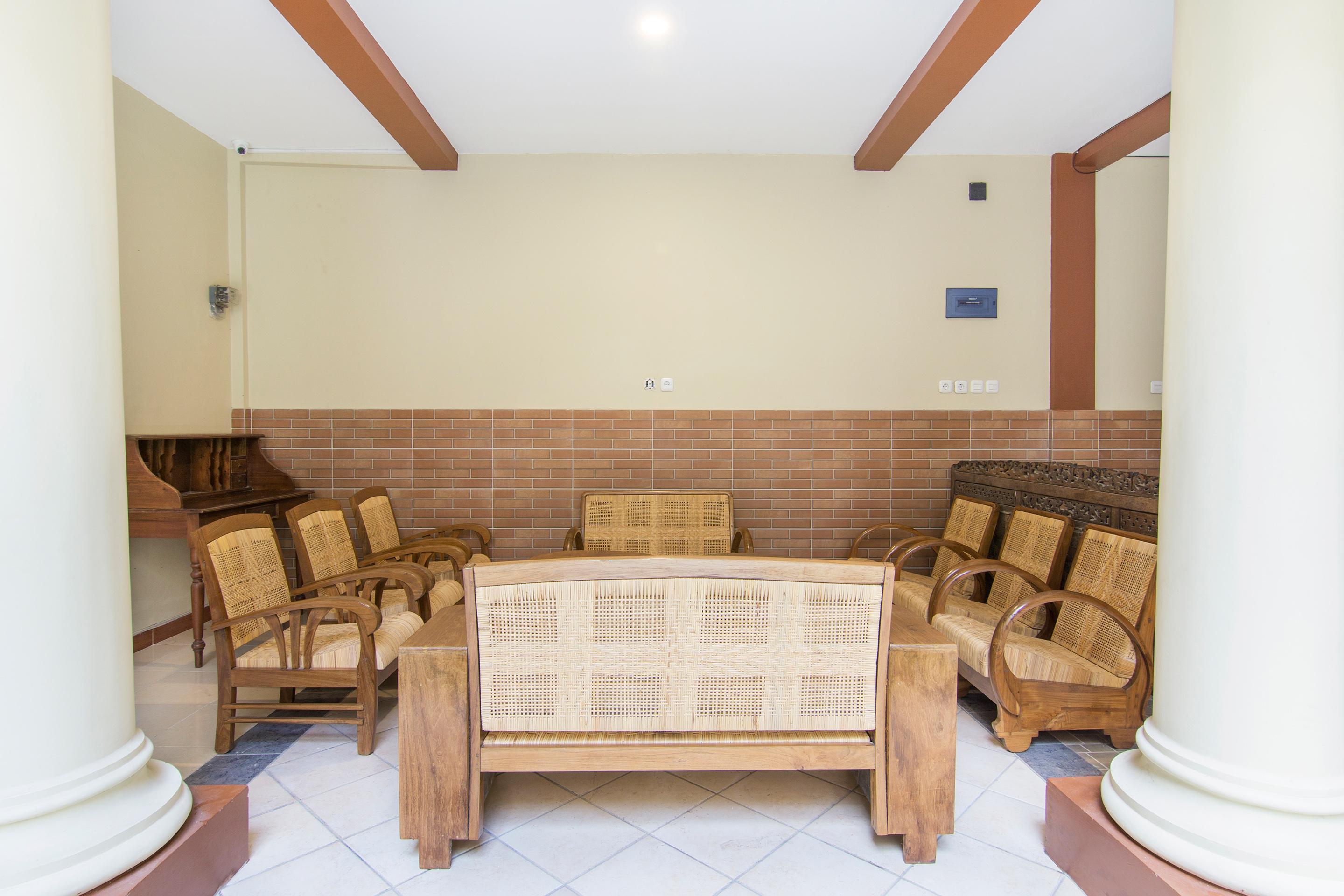 Super Oyo 890 Dewi Fortuna Guest House Maguwo Bagian luar foto
