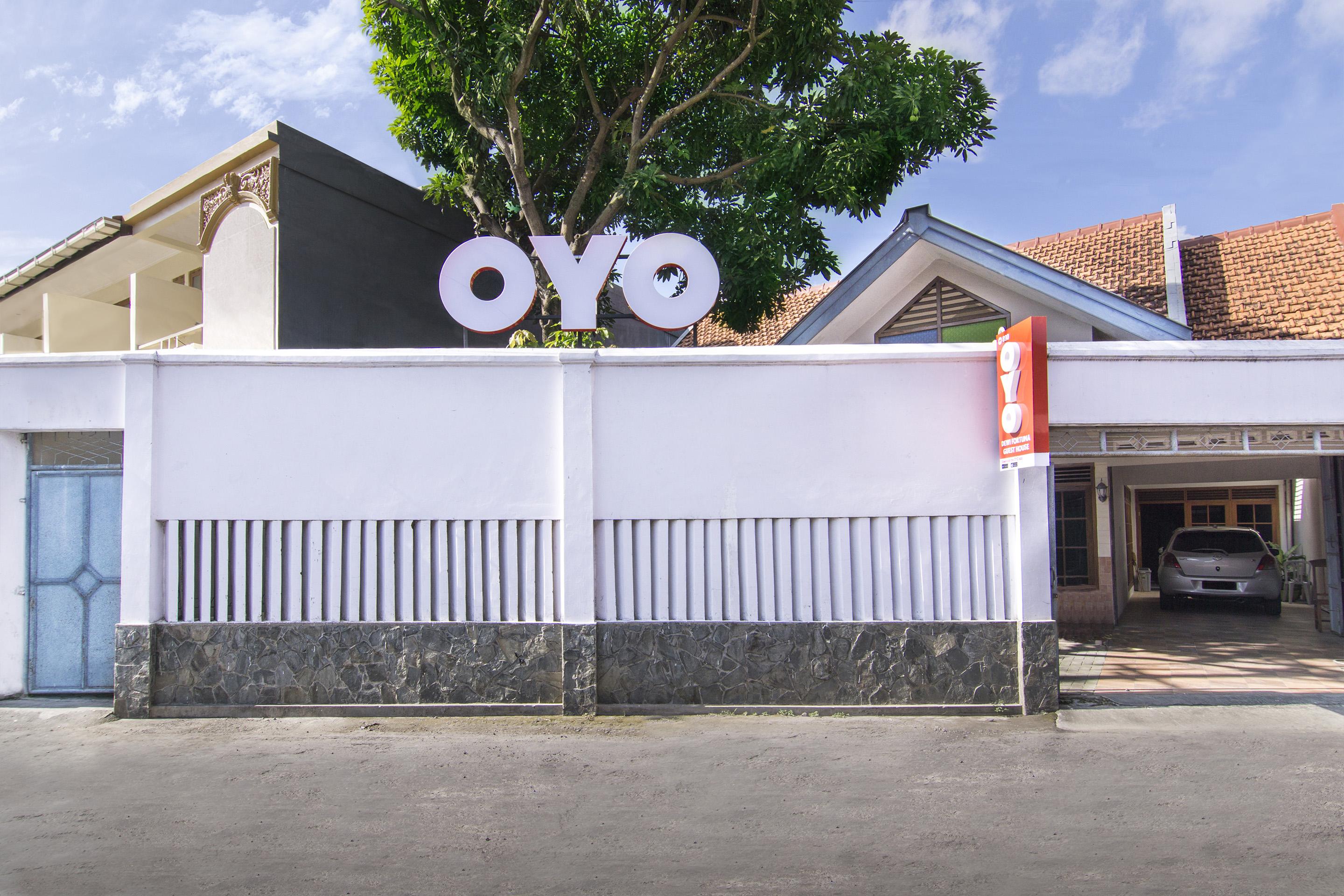 Super Oyo 890 Dewi Fortuna Guest House Maguwo Bagian luar foto